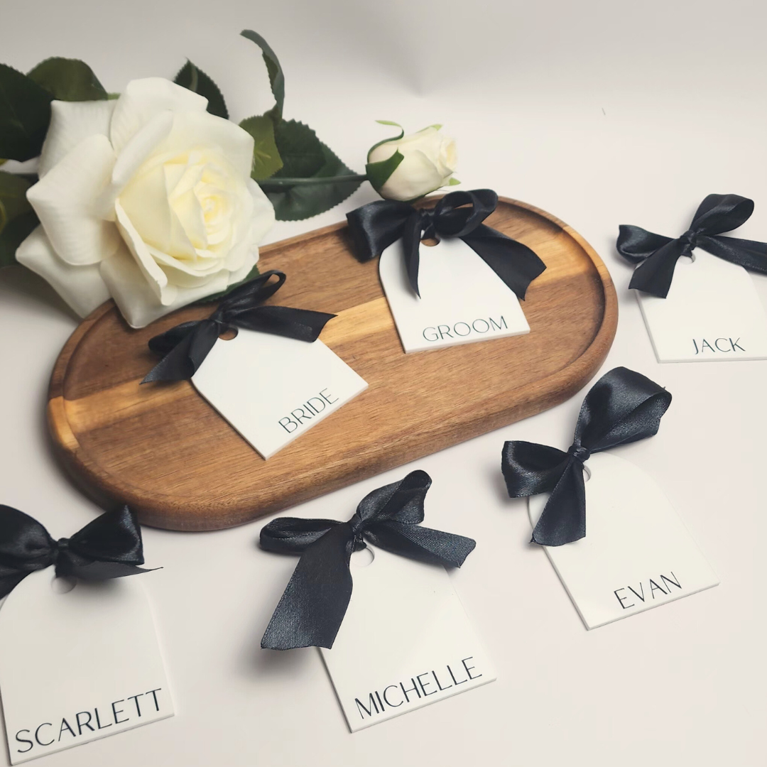 Arch Name Tag With Bow