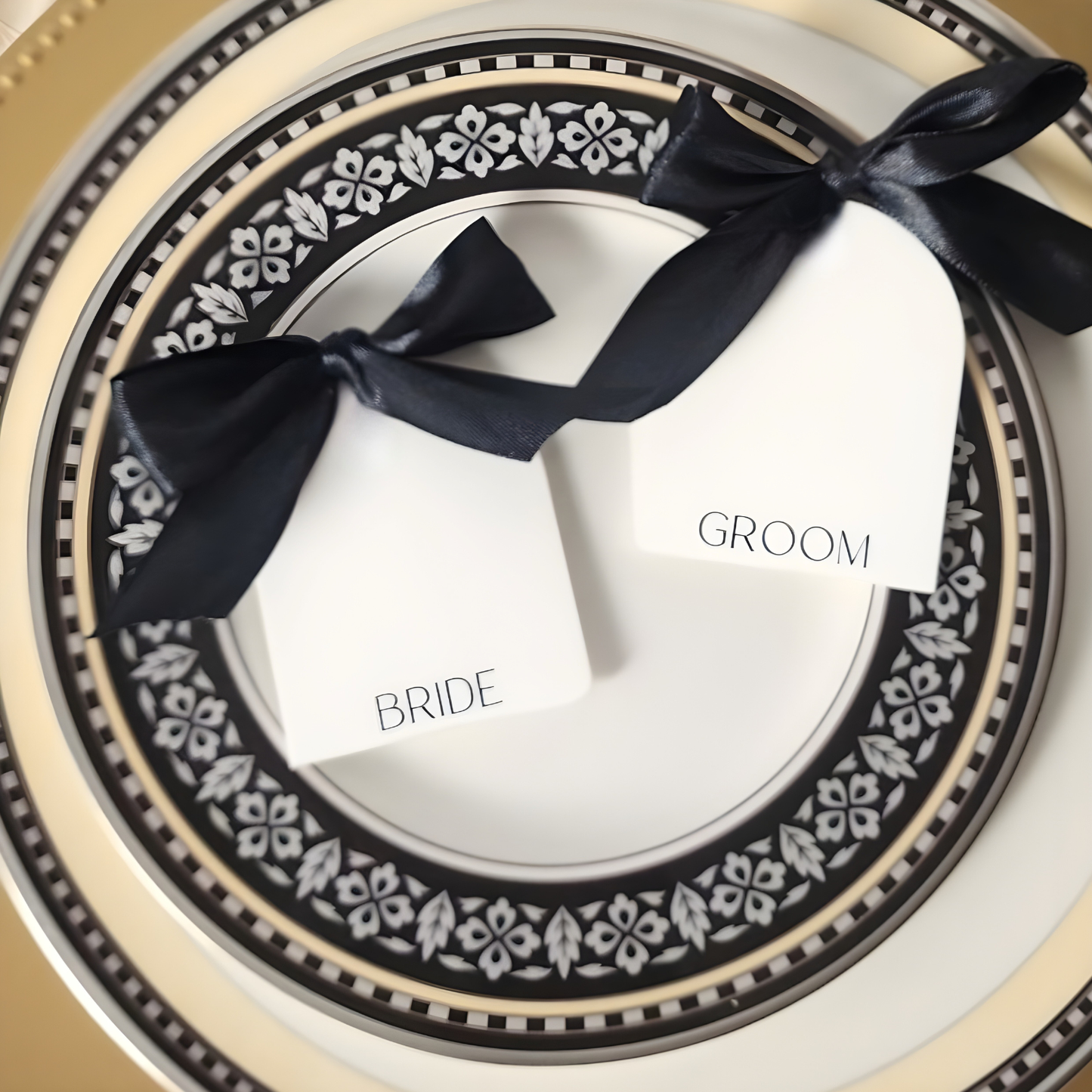 Personalized Wedding Name Place Card - Custom Arch Name Tag With Bow Bridal Table Setting