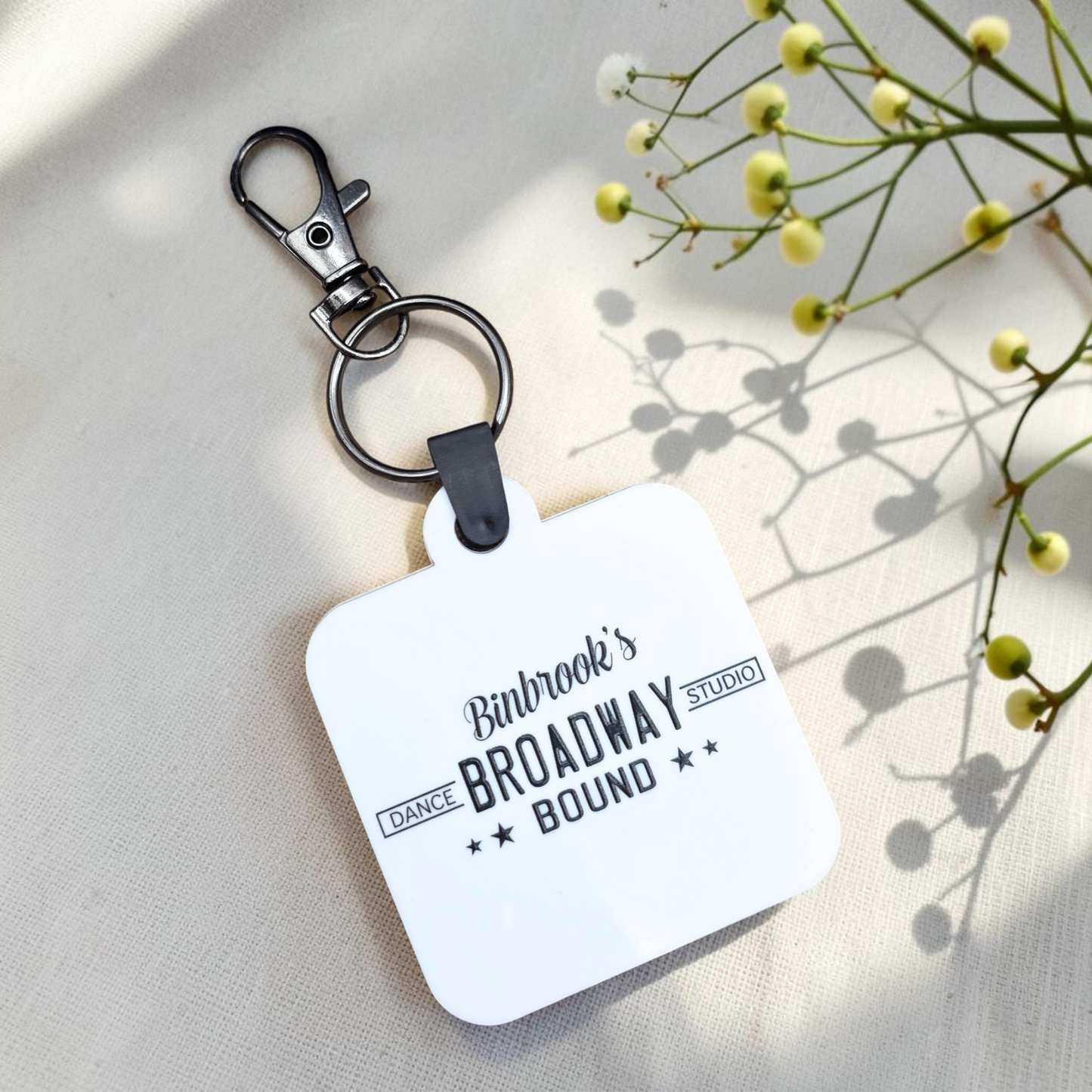 Custom Logo NFC Social Media Tag Keychain: Personalized Acrylic Business Card