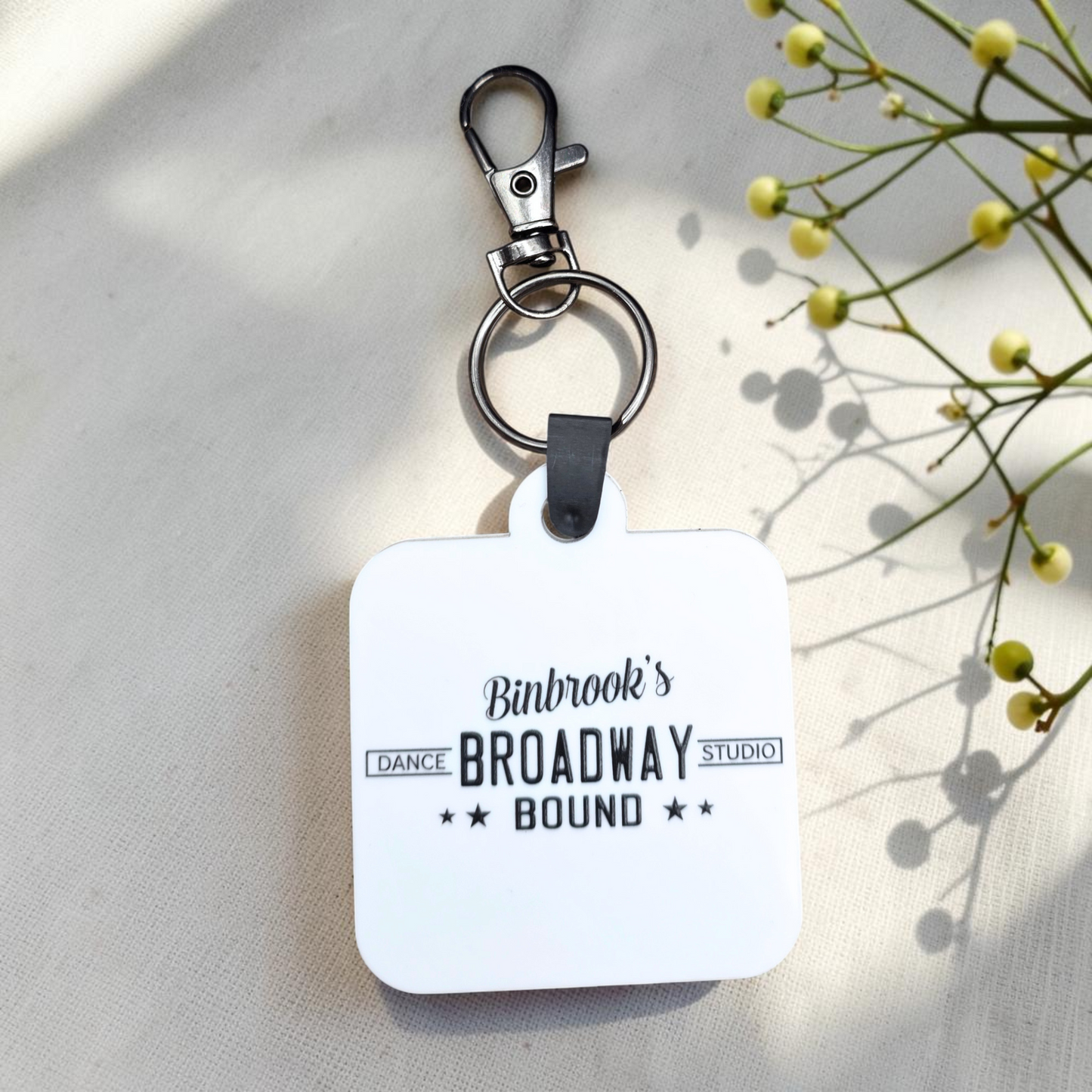 Custom Logo NFC Social Media Tag Keychain: Personalized Acrylic Business Card