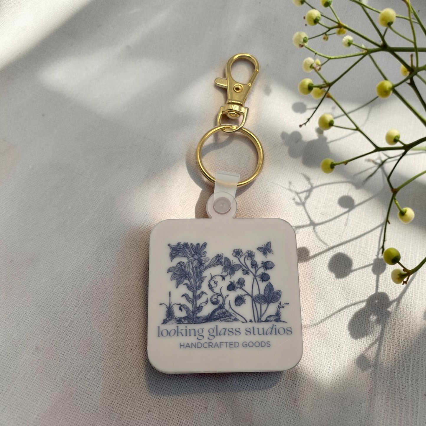 Custom Logo NFC Social Media Tag Keychain: Personalized Acrylic Business Card
